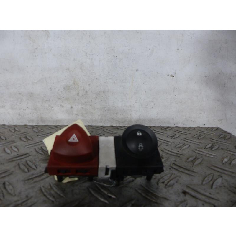 Bouton de warning RENAULT MEGANE 2 Photo n°1
