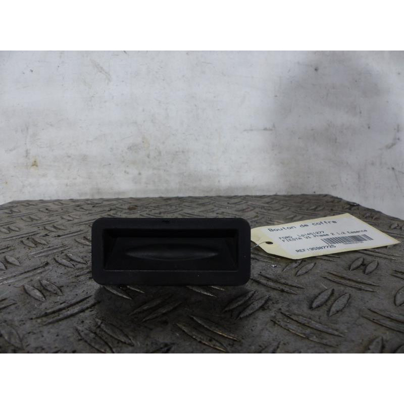 Bouton de coffre FORD FIESTA 6 Photo n°1