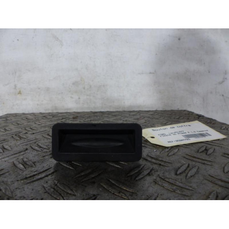 Bouton de coffre FORD FIESTA 6