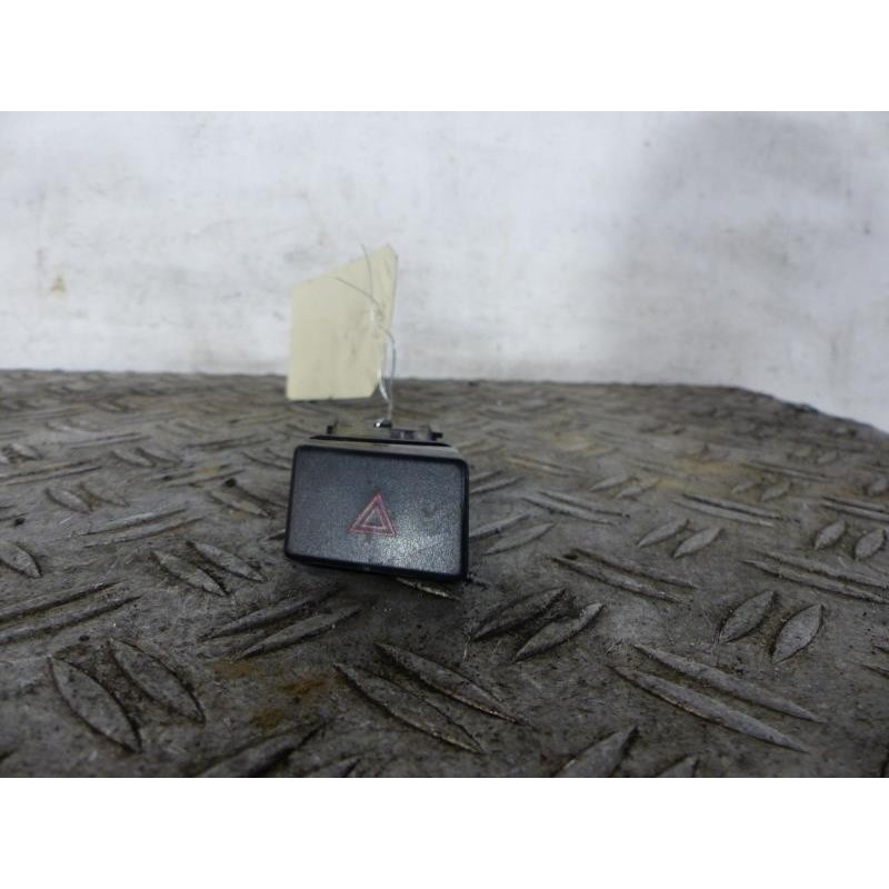 Bouton de warning MAZDA 5 1 Photo n°1