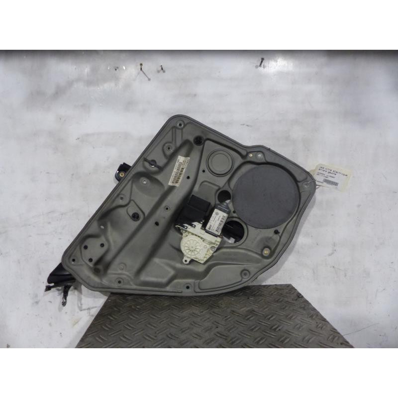 Leve vitre electrique arriere gauche VOLKSWAGEN BORA Photo n°1