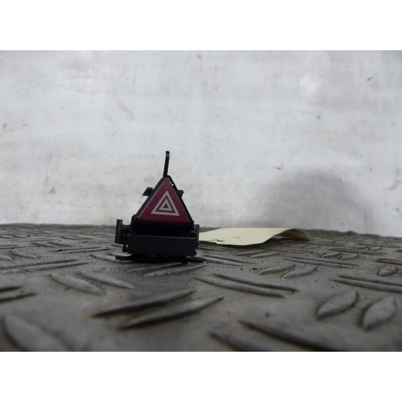 Bouton de warning MERCEDES CLASSE B 245 Photo n°1