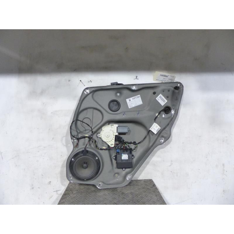 Leve vitre electrique arriere droit MERCEDES CLASSE B 245 Photo n°1