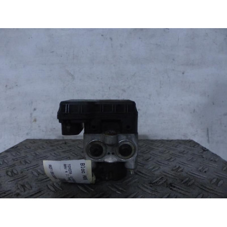 Bloc ABS (freins anti-blocage) TOYOTA RAV4 2