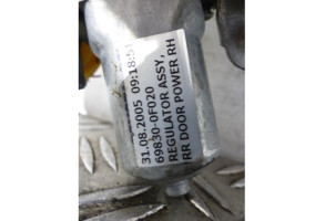 Leve vitre electrique arriere droit TOYOTA COROLLA VERSO 2 Photo n°4