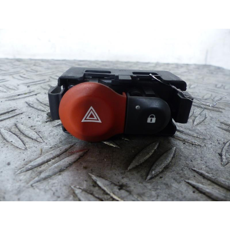Bouton de warning RENAULT CLIO 3 Photo n°1
