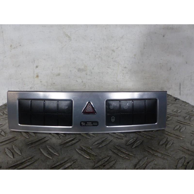 Bouton de warning MERCEDES CLASSE C 203 Photo n°1