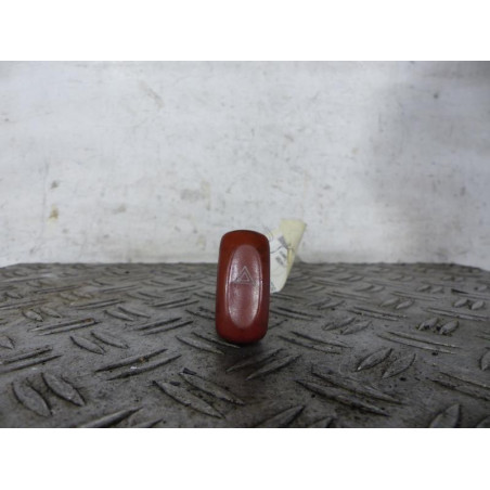 Bouton de warning OPEL AGILA A