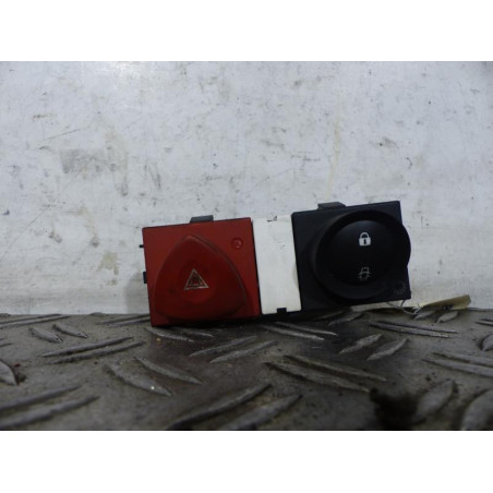 Bouton de warning RENAULT MEGANE 2