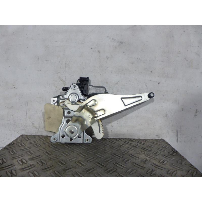Leve vitre electrique arriere droit SUZUKI SWIFT 3 Photo n°1