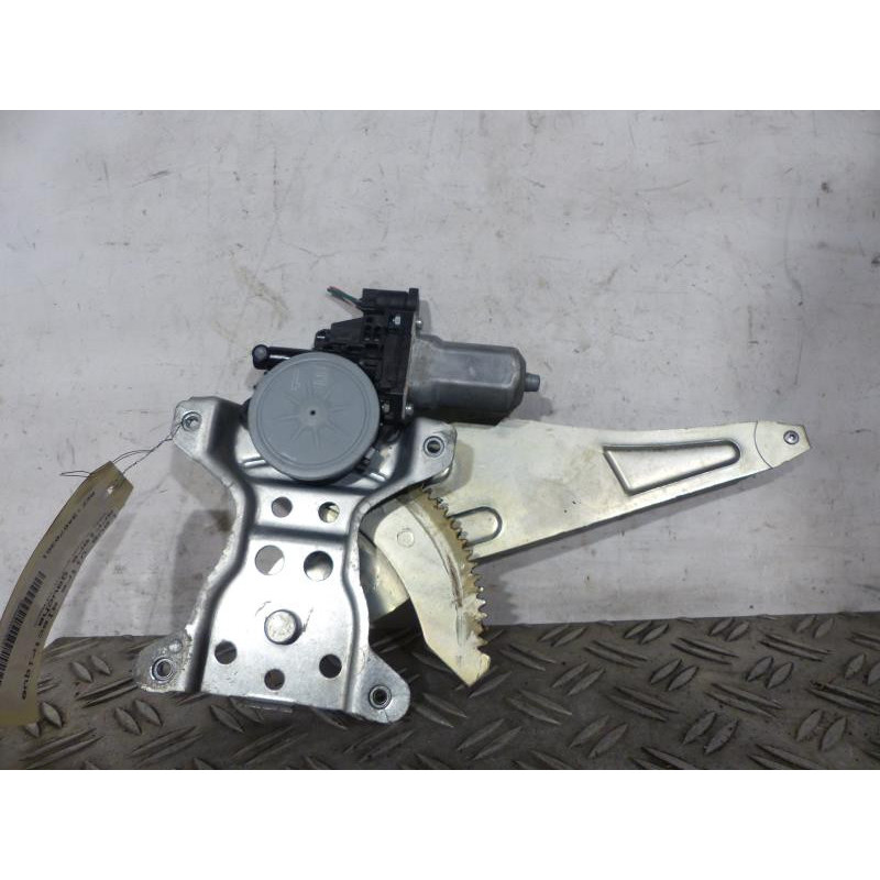 Leve vitre electrique arriere gauche SUZUKI SWIFT 3 Photo n°1