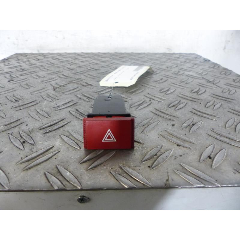 Bouton de warning HYUNDAI GETZ Photo n°1