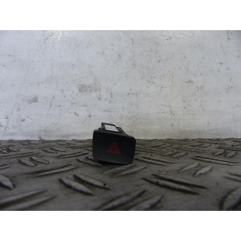 Bouton de warning MAZDA 2 2 Photo n°1