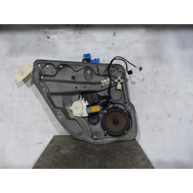 Leve vitre electrique arriere gauche VOLKSWAGEN BORA Photo n°1