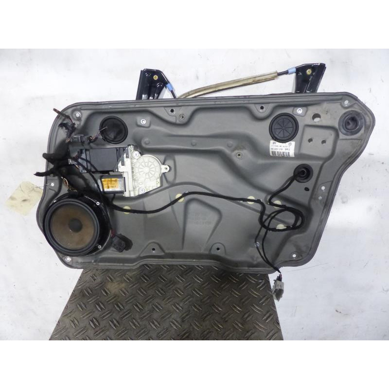 Leve vitre electrique avant droit VOLKSWAGEN BORA Photo n°1