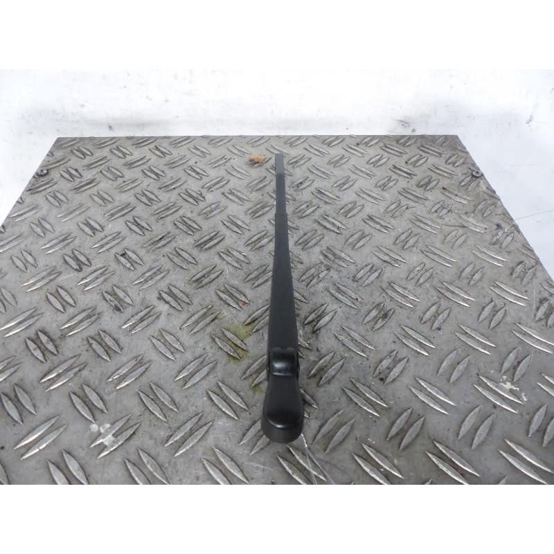 Bras essuie glace arriere TOYOTA AVENSIS 2 Photo n°1