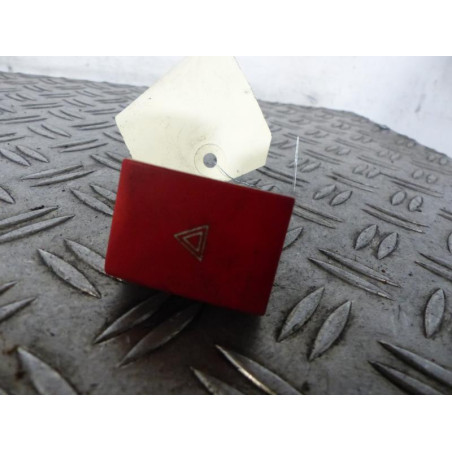 Bouton de warning NISSAN CABSTAR 2