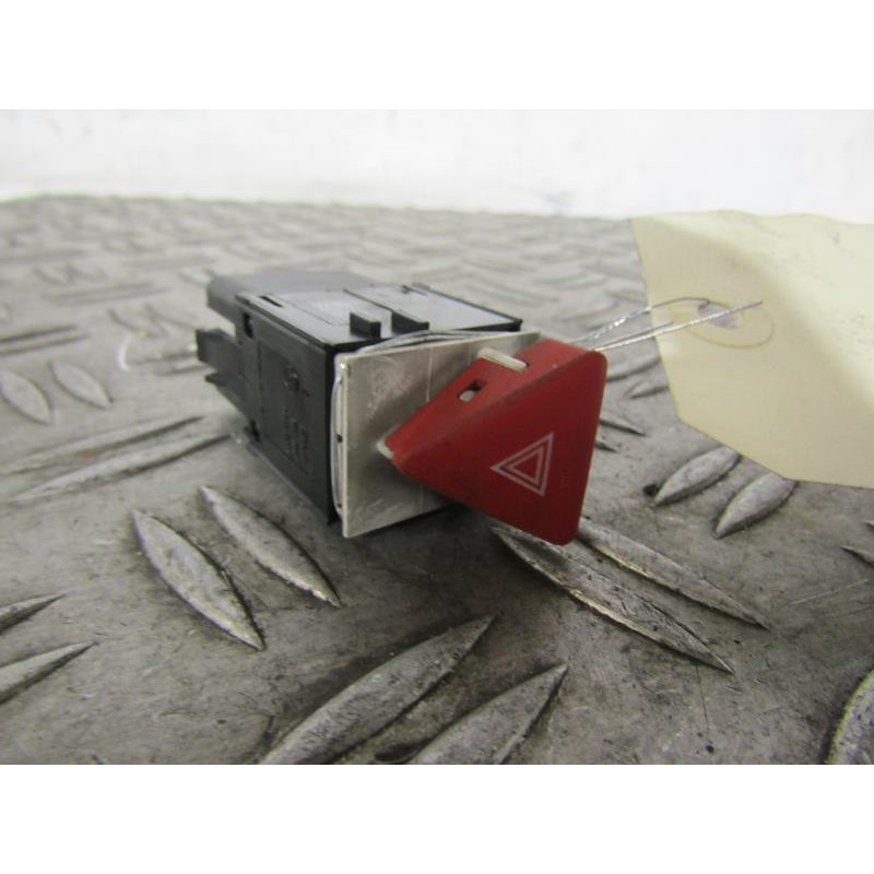 Bouton de warning VOLKSWAGEN PASSAT 5 Photo n°1
