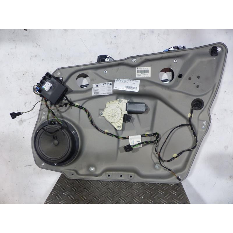 Leve vitre electrique avant droit MERCEDES CLASSE B 245 Photo n°1