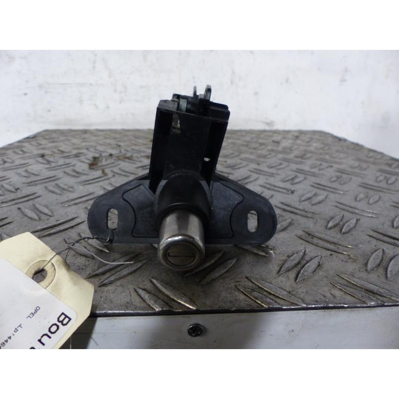 Bouton de coffre OPEL ZAFIRA A Photo n°1