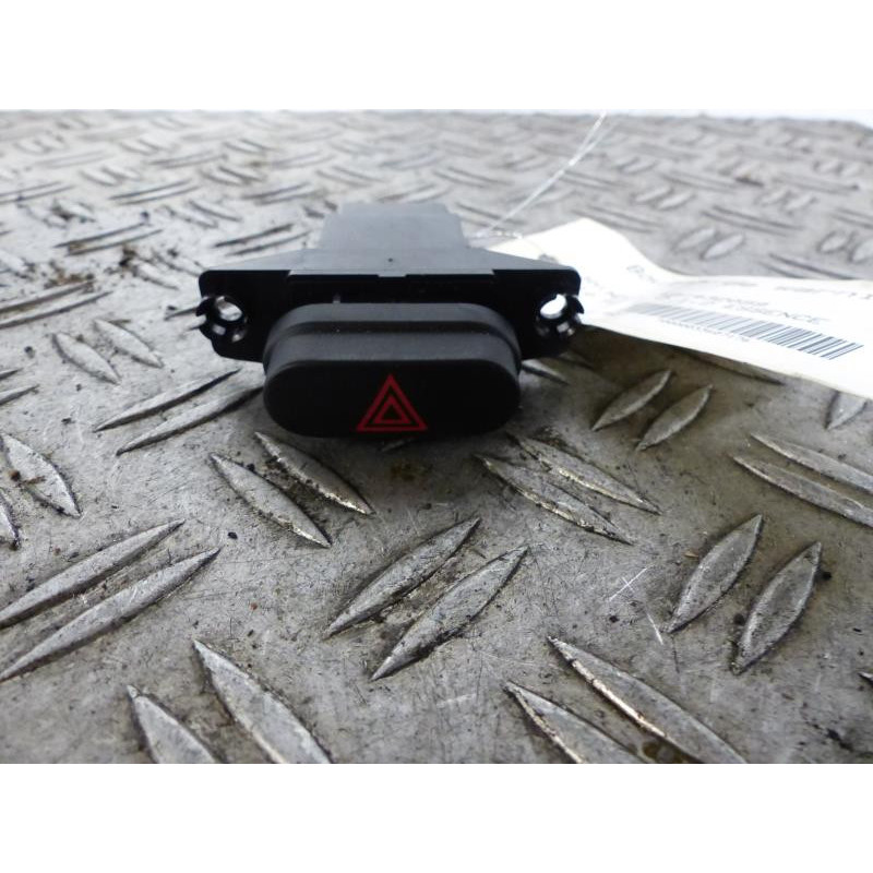Bouton de warning HYUNDAI I 10 1 Photo n°1