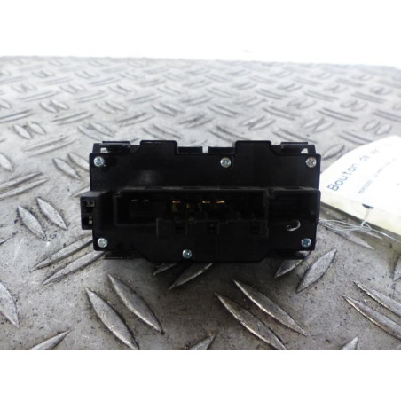 Bouton de warning MERCEDES CLASSE E 210