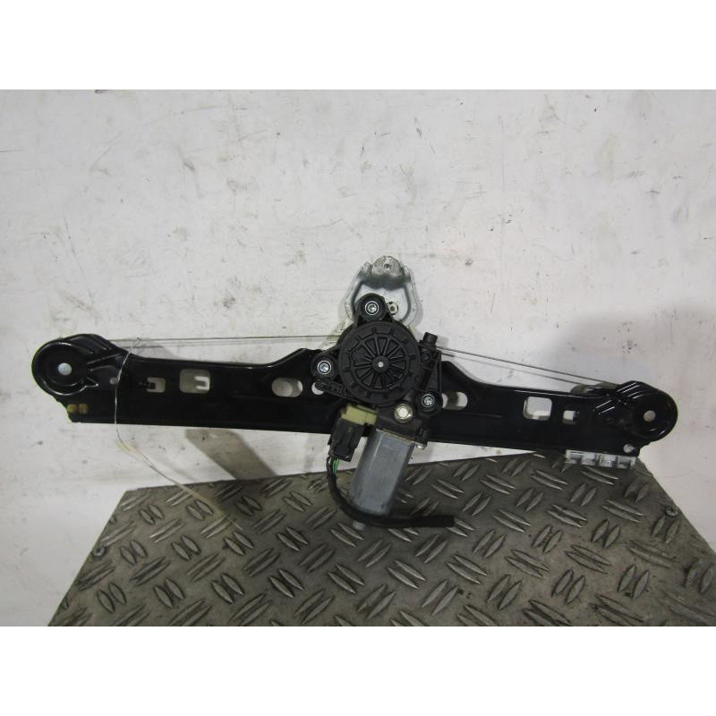 Leve vitre electrique arriere droit MERCEDES CLASSE C 203 Photo n°1
