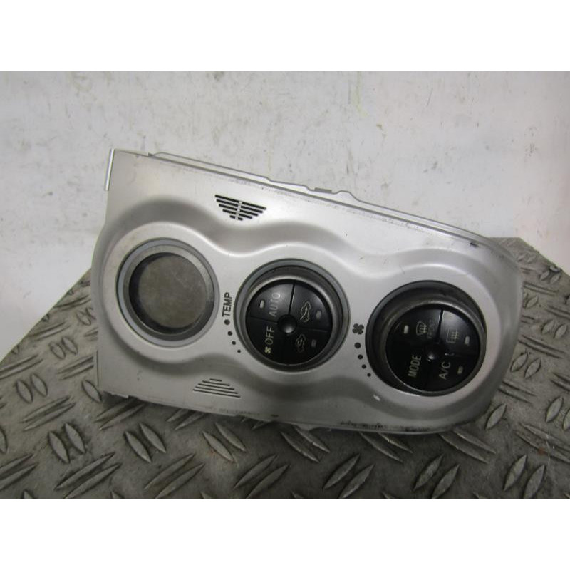 Commande chauffage TOYOTA YARIS 2 Photo n°1