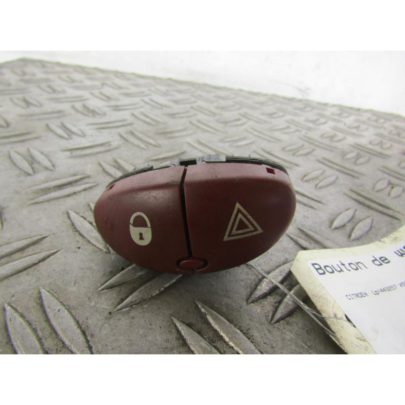 Bouton de warning CITROEN XSARA PICASSO Photo n°1