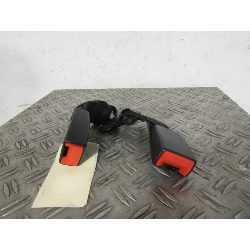 Attache ceinture arriere droit TOYOTA AVENSIS 1 Photo n°1