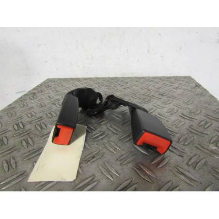 Attache ceinture arriere droit TOYOTA AVENSIS 1