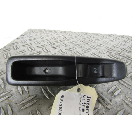 Interrupteur de leve vitre arriere droit RENAULT CLIO 4