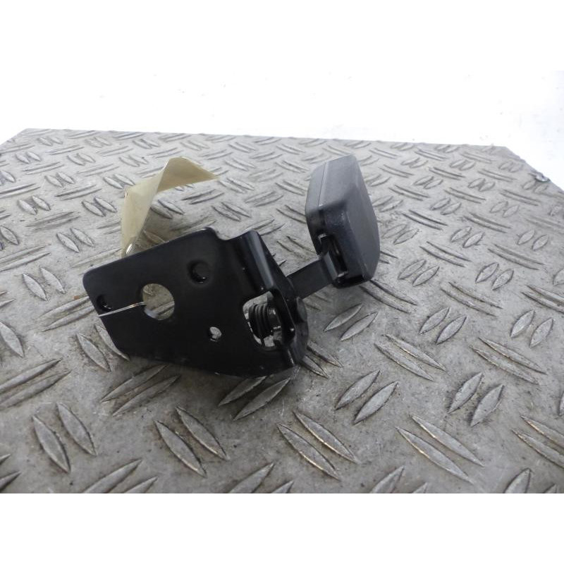 Attache ceinture arriere droit PEUGEOT 308 1 Photo n°1