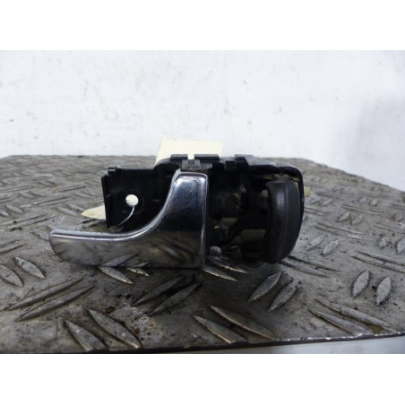 Poignee interieur avant droit NISSAN TERRANO 2
