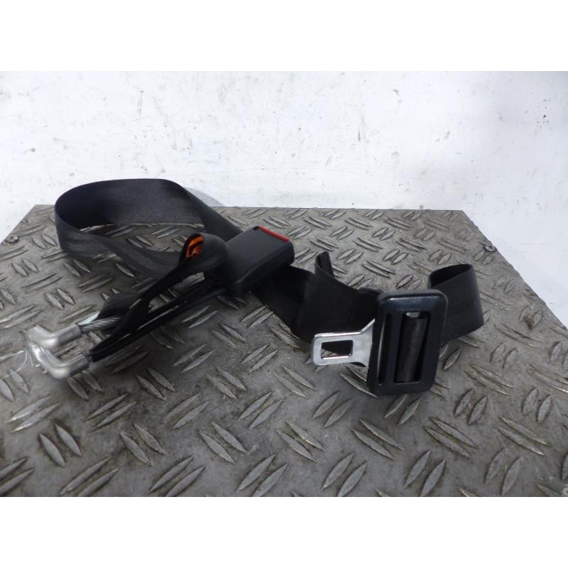 Attache ceinture arriere centrale SEAT CORDOBA 1 Photo n°1