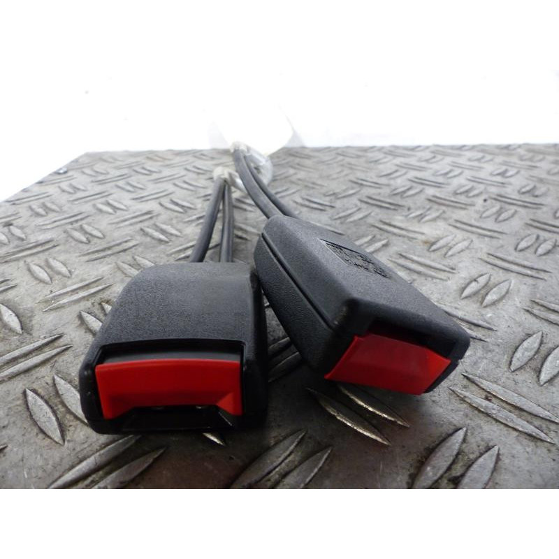 Attache ceinture arriere droit SEAT CORDOBA 1 Photo n°1