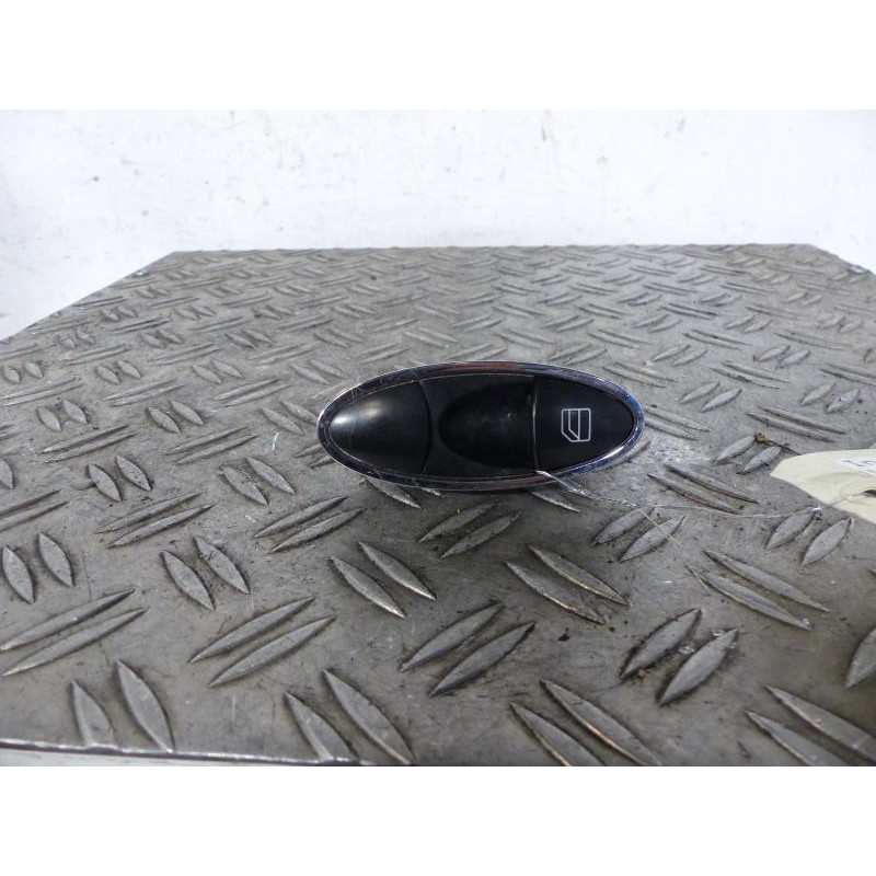 Interrupteur de leve vitre avant droit MERCEDES CLASSE E 211 Photo n°1