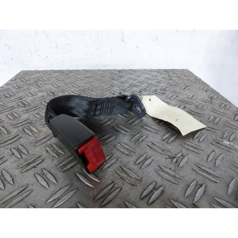 Attache ceinture arriere gauche PEUGEOT 306 Photo n°1