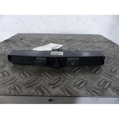 Bouton de warning OPEL ZAFIRA B