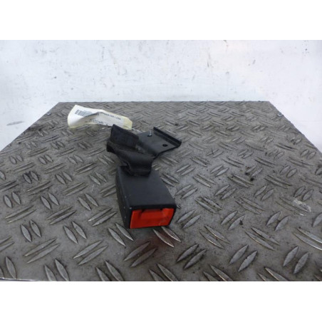 Attache ceinture arriere gauche VOLKSWAGEN FOX