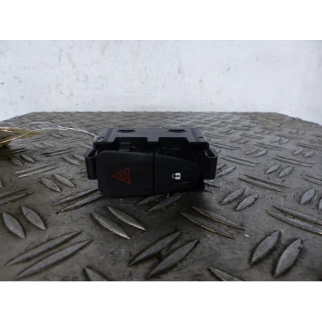 Bouton de warning DACIA SANDERO 2