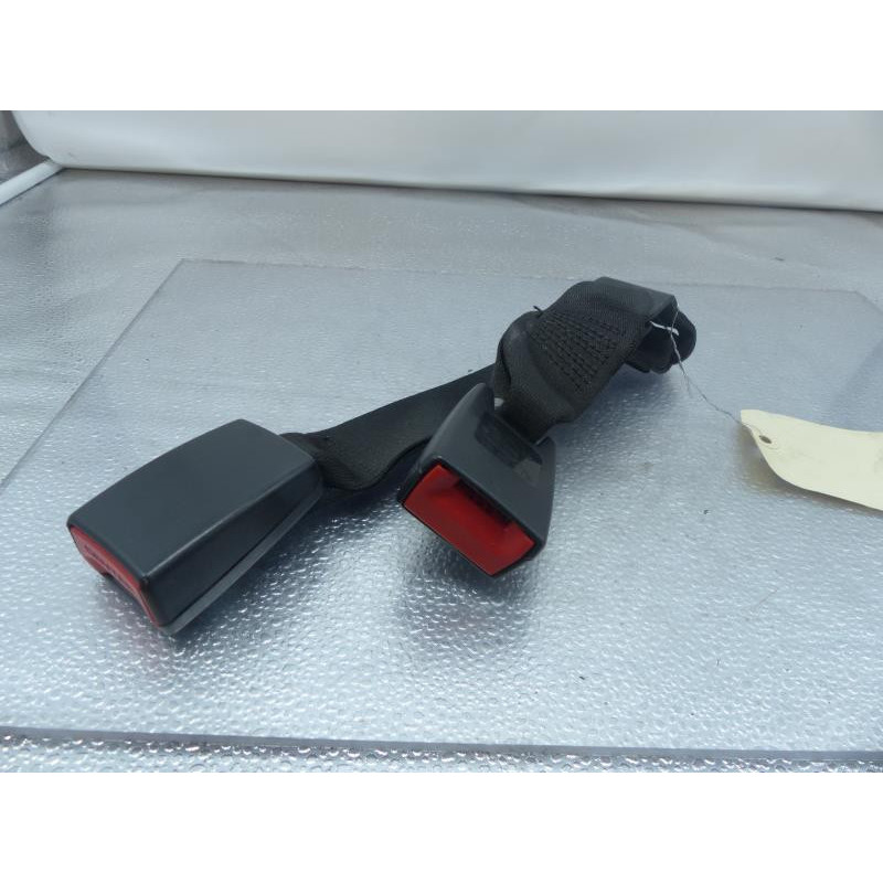 Attache ceinture arriere droit BMW SERIE 1 E87 Photo n°1