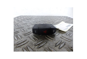 Bouton de warning BMW SERIE 1 E87 Photo n°1