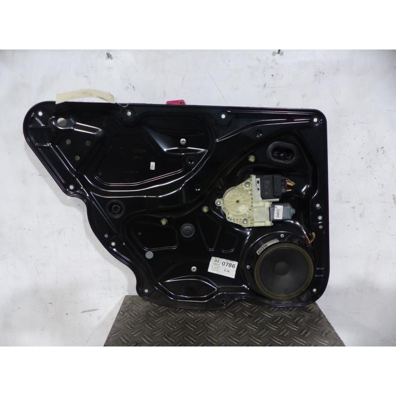 Leve vitre electrique arriere gauche VOLKSWAGEN PASSAT 6 Photo n°1