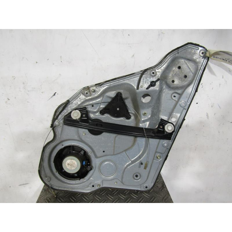 Leve vitre electrique arriere droit SEAT LEON 1 Photo n°1