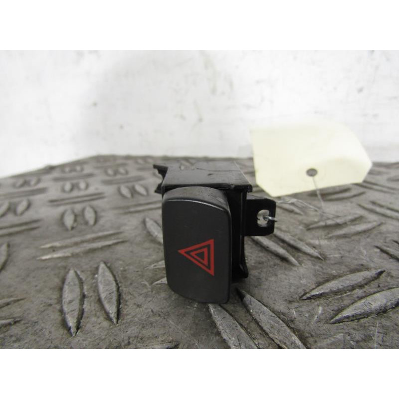 Bouton de warning FIAT BRAVO 2 Photo n°1