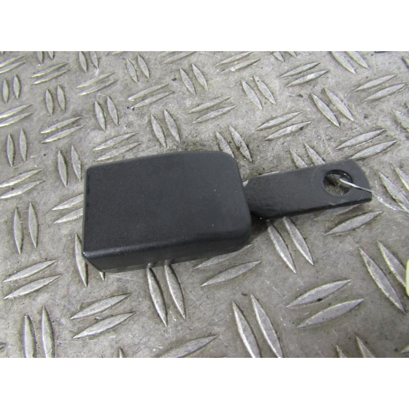 Attache ceinture arriere droit PEUGEOT 1007 Photo n°1