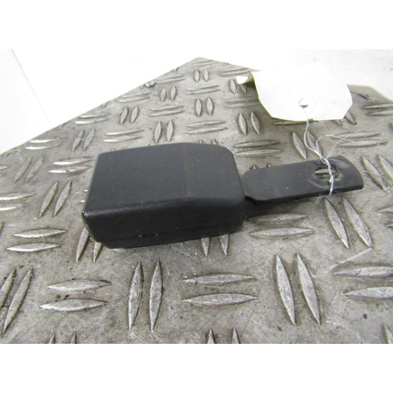 Attache ceinture arriere droit PEUGEOT 1007 Photo n°1