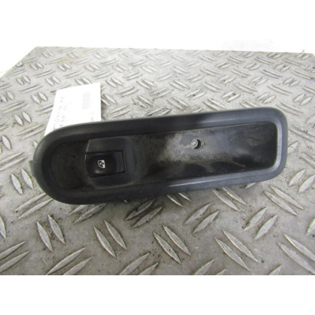 Interrupteur de leve vitre avant droit RENAULT CLIO 3