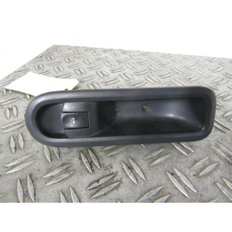 Interrupteur de leve vitre avant droit RENAULT CLIO 3